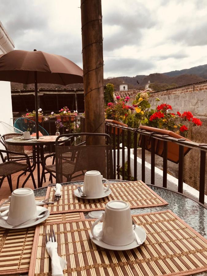 Luna Maya 3* Antigua